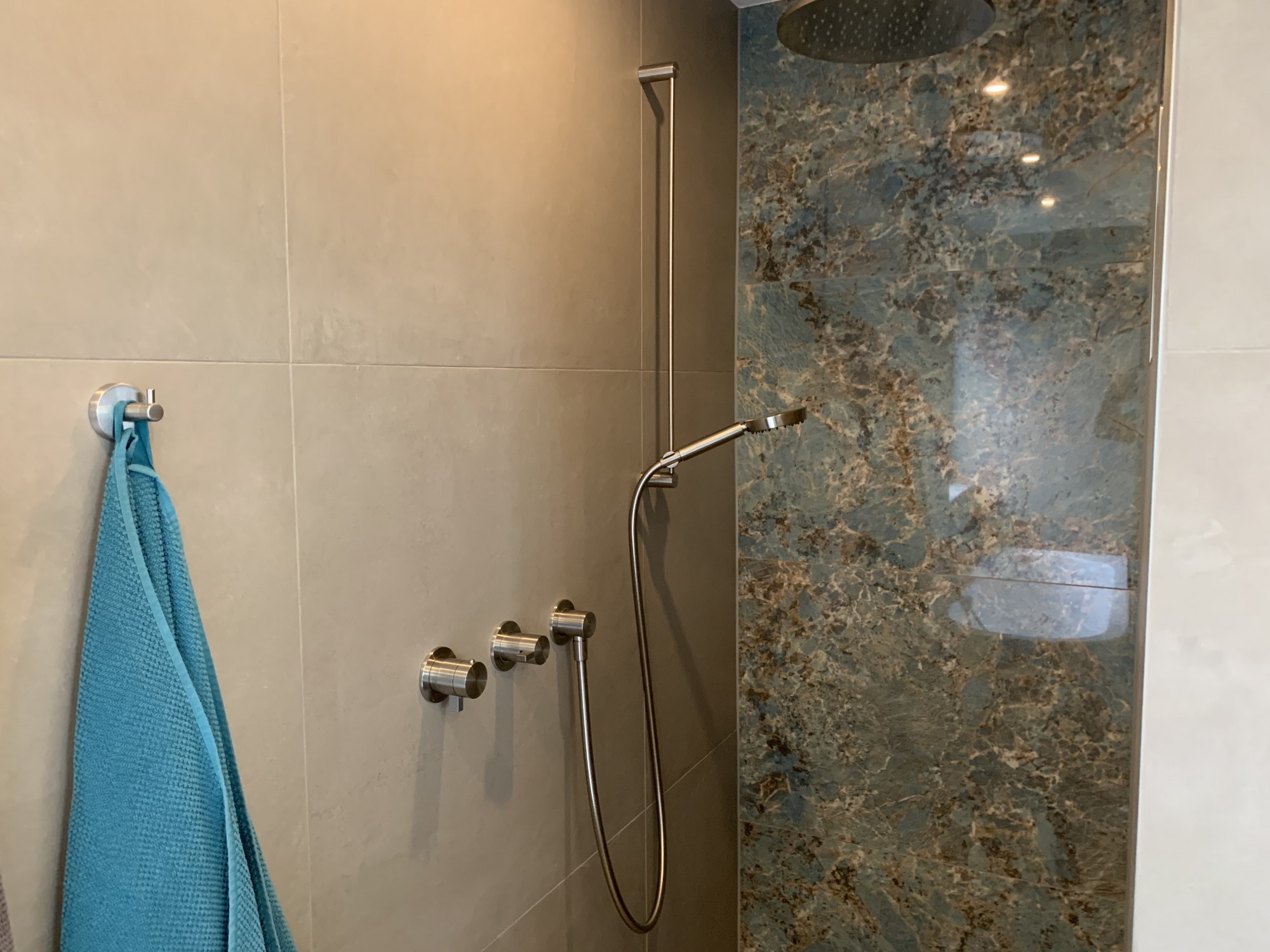   content 03 portfolio rvskranen maatwerkbadmeubels badkamers sheerenberg uwtegelzetters.jpeg 